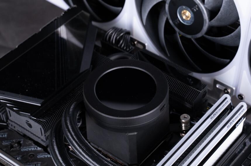 曜越钢影TOUGHLIQUID Ultra 420 RGB CPU散热器开箱评测
